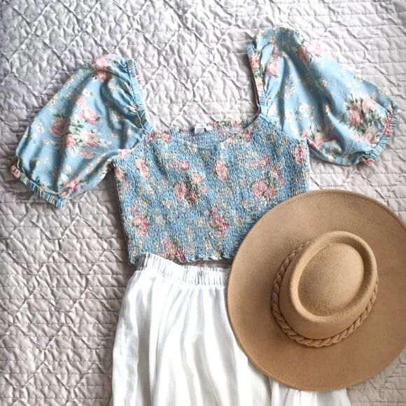 100% Cotton-Linen Blend American Eagle Baby Blue Floral Smocked Crop Top - Picture 1 of 12